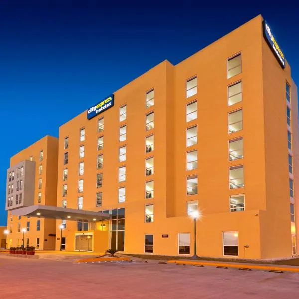 城市快线酒店，位于Pinto的酒店