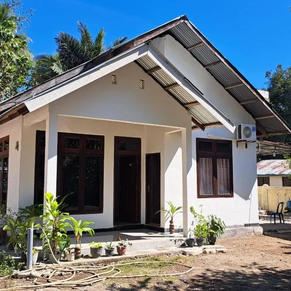 Riung Tiga Empat Tujuh Guesthouse，位于Riung的酒店