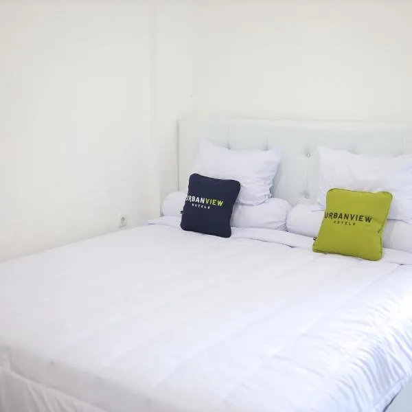 Urbanview Hotel Eropa Maros near Sultan Hasanuddin Airport by RedDoorz，位于Maros的酒店