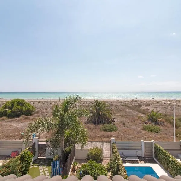 Global Properties, Adosado en primera linea de playa con vistas al mar，位于萨贡托的酒店