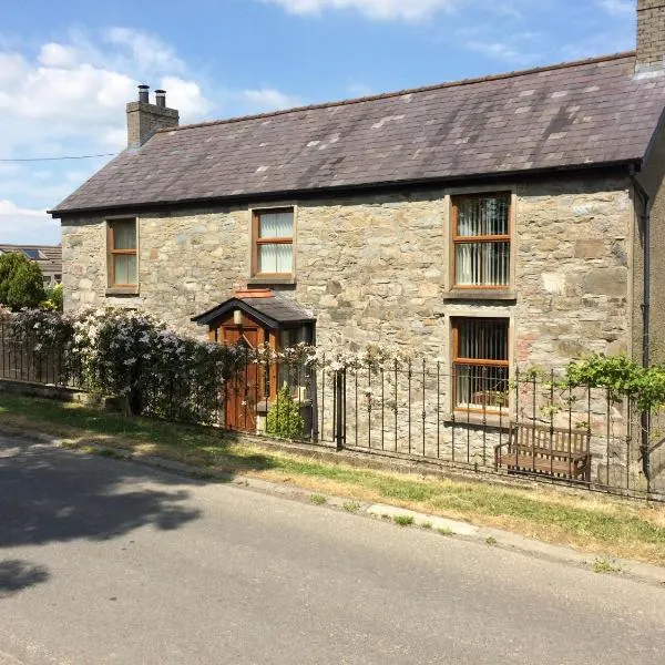 Grove Fort Self Catering Farmhouse，位于Finnis的酒店