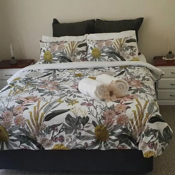 Beautiful Falcon Bay - B & B Accommodation，位于Wannanup的酒店