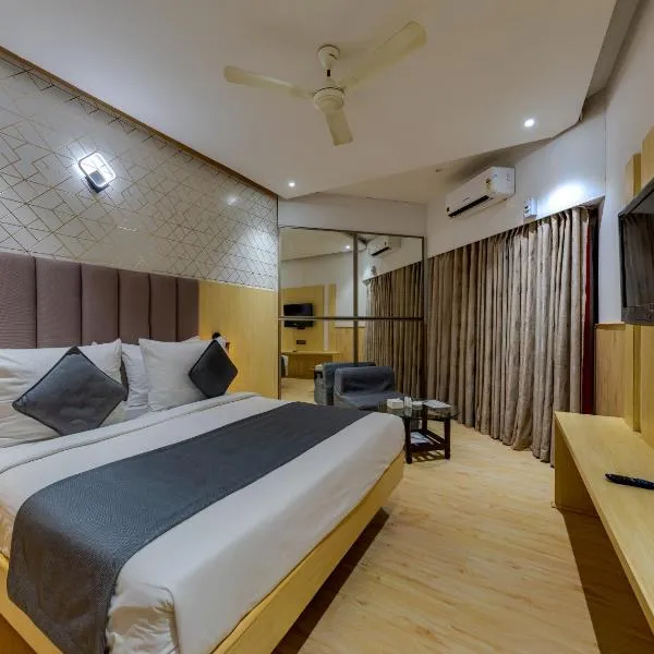 Hotel Surya Executive 3 Star Hotel，位于索拉普的酒店
