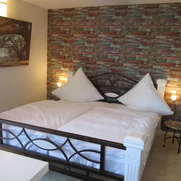 4 km zu A7 und A71, Idylle am Bach, großer Garten，位于Euerbach的酒店