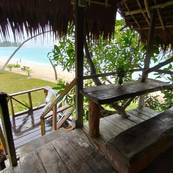 Serenity Family Treehouse，位于Port Olry的酒店