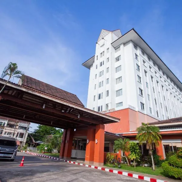 那拉提瓦府帝国酒店，位于陶公的酒店