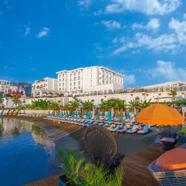 Les Ambassadeurs Hotel Casino&Marina，位于Karavas的酒店