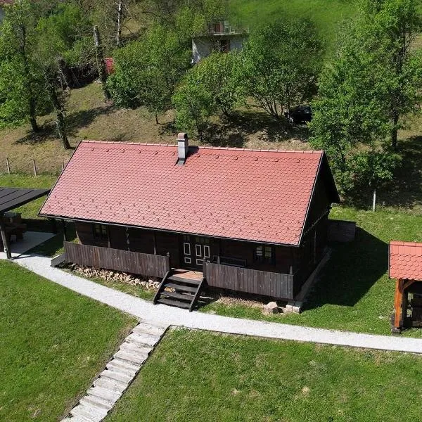 Tradicionalna zagorska drvena kuća Stara murva，位于Sveti Križ Začretje的酒店