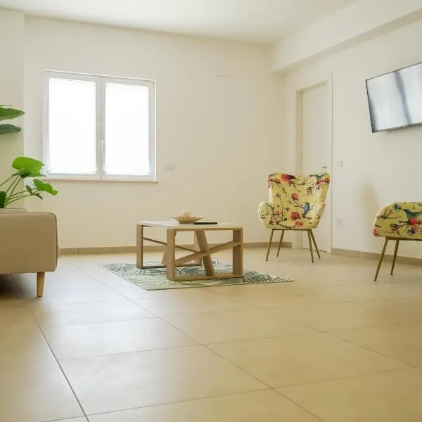 Dino's Rooms，位于Lioni的酒店