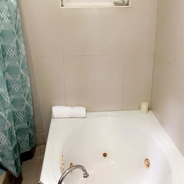 Luxury one bed room apartment，位于Winton Heights的酒店