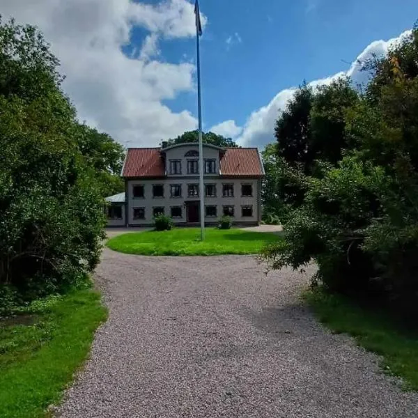 Sjötorps Säteris 1600-tals Huvudbyggnad，位于Tråvad的酒店
