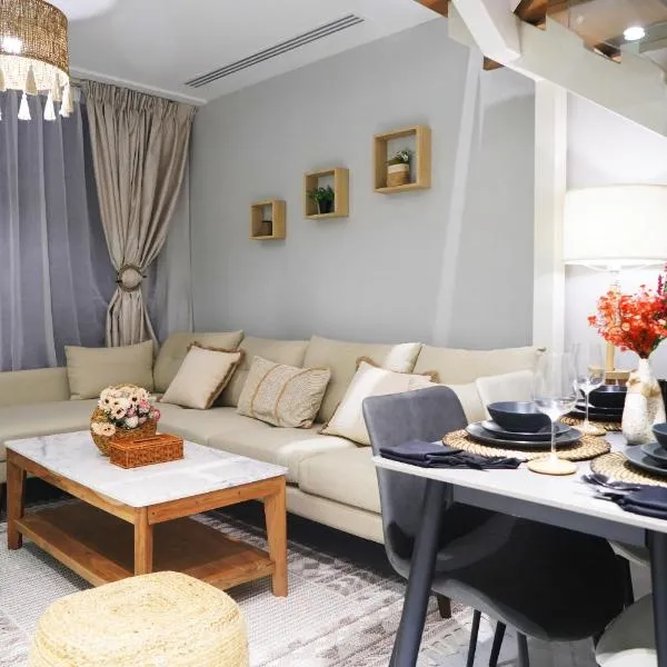 Jade Serenity 2BR Urban Hideaway in Oasis，位于Al Qurayyah的酒店