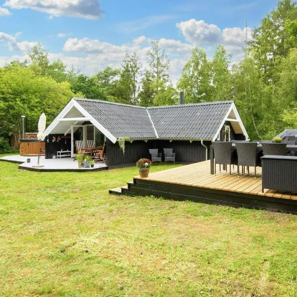 Bright Cottage with Hot Tub，位于埃贝尔托夫特的酒店