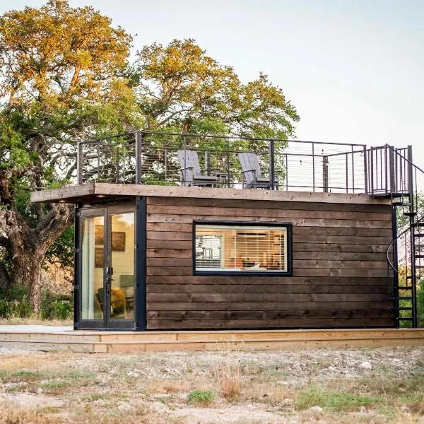 New The Sunrise Cozy Container Home，位于弗雷德里克斯堡的酒店