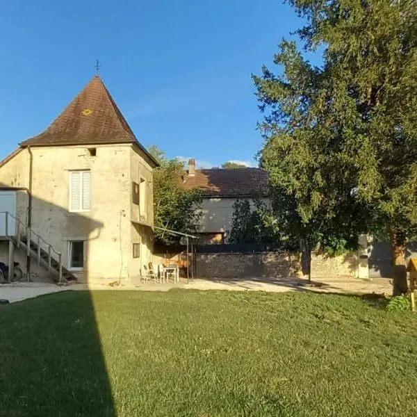 Suite privée indépendant dans ancien pigeonniet，位于Montigny-sur-Vingeanne的酒店