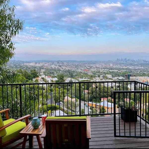 Stunning View Hollywood Hills Guest House，位于洛杉矶的酒店