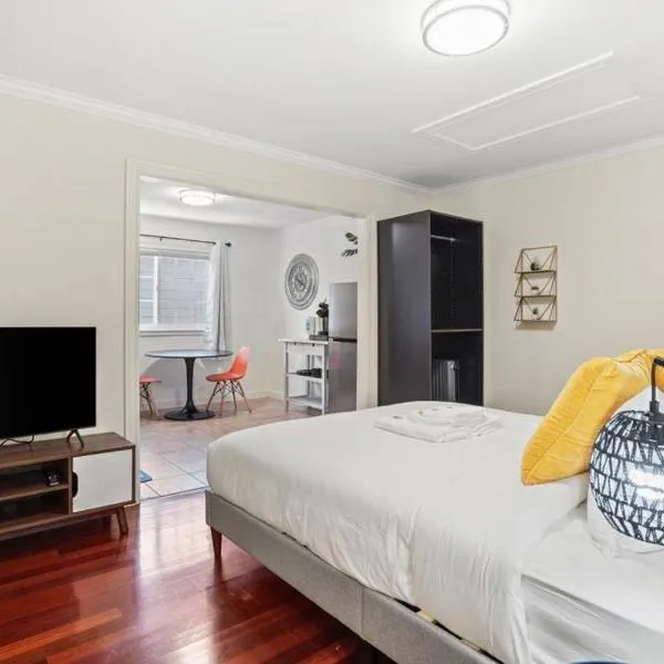 Lovely Relaxing Private Studio Near Westlake，位于达利城的酒店