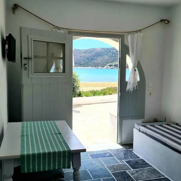 Beautiful seaside house on the beach，位于普拉提伊亚洛斯西弗诺斯的酒店