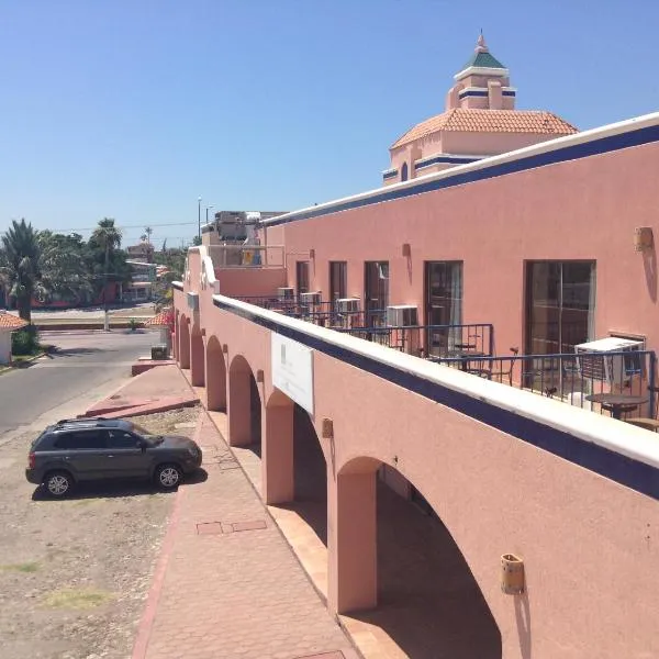 Los Jitos Hotel & Suites，位于Rancho El Pozo的酒店