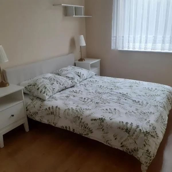 Słoneczny apartament z małym ogródkiem，位于雷达的酒店