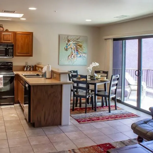 Carnelian Coyote - Fabulous Condo in West Sedona!，位于塞多纳的酒店