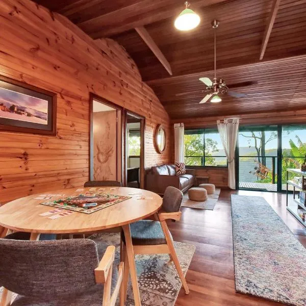 Misty Mountain Hideaway at Murrays Run ultra private rural escape with stunning views，位于Kulnura的酒店