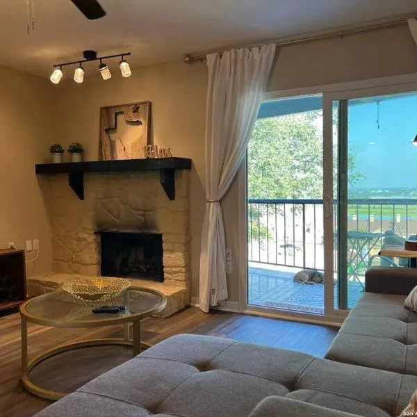 Lake Views, Sleeps 4, Pool, Pets Welcome!，位于峡谷湖的酒店