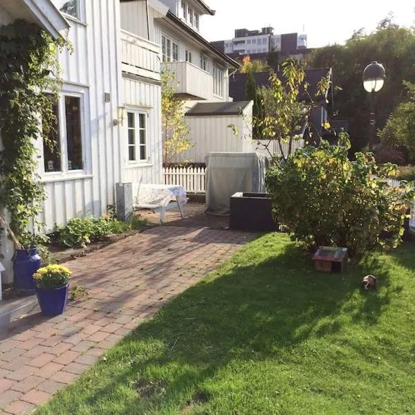 Cosy flat for 4 persons，位于Høvåg的酒店