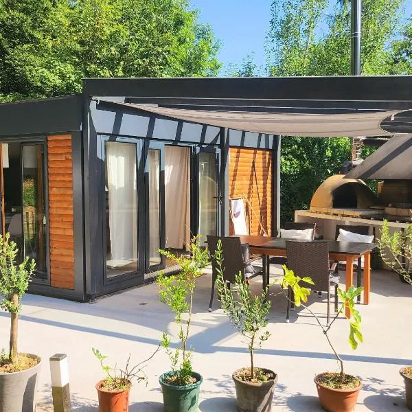 OFFGRID Haus am Angelteich，位于Rohrbach An Der Gölsen的酒店