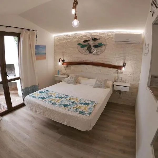 Oasi del Relax - Seaside Peaceful Panoramic Terrace in ITALY - new Sardinia apartment 50 mt beach&sea full comfort air conditioning-WiFi-Parking-Privacy，位于Sant' Antonio di Santadi的酒店