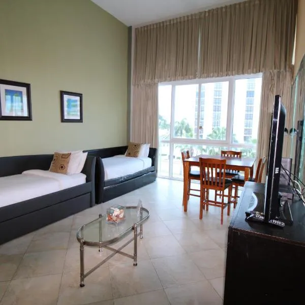 Castle B17 Contemporary Condo with Pool, Beach Access and Free Parking，位于迈阿密海滩的酒店