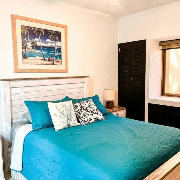 Ocean Front PRINCESA Resort D108-Sandy Beach-Ground Floor-HUGE，位于佩尼亚斯科港的酒店