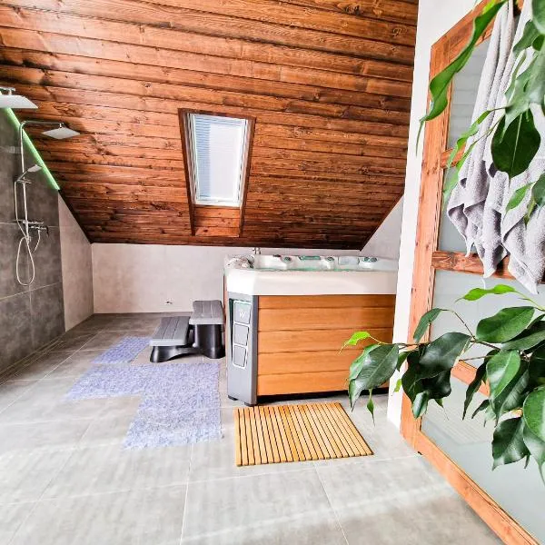GraVelo - Apartament Jacuzzi，位于Bartkowa-Posadowa的酒店