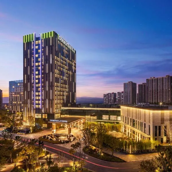 昆明空港希尔顿逸林酒店，位于Yanglin的酒店