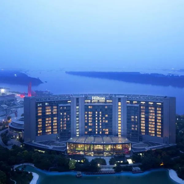 南京世茂滨江希尔顿酒店，位于板桥的酒店