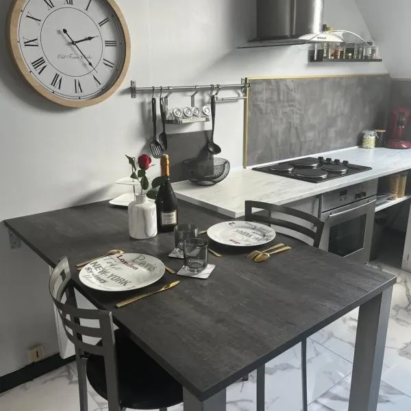 Logement studio，位于Quintin的酒店