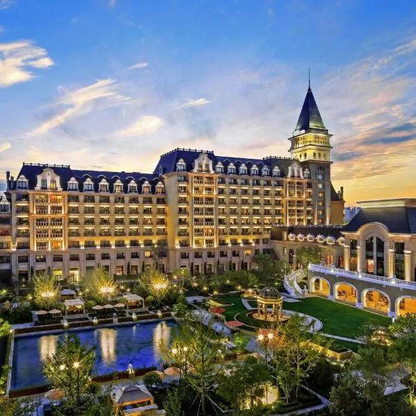 青岛金沙滩希尔顿酒店（啤酒城），位于Yantaiqian的酒店