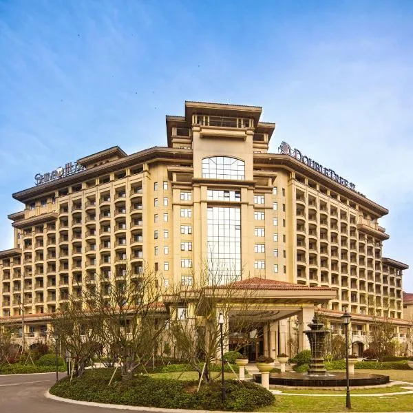 宁波春晓世茂希尔顿逸林酒店，位于Qingshui的酒店