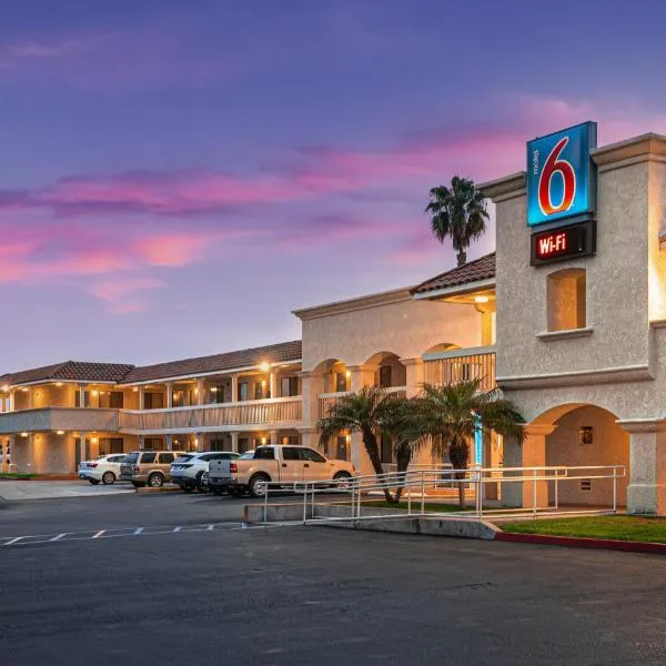 卡尔斯巴德海滩第6汽车旅馆，位于Ocean Hills的酒店