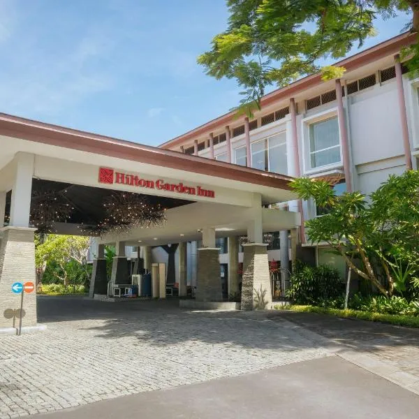 巴厘岛机场希尔顿花园酒店，位于图班的酒店