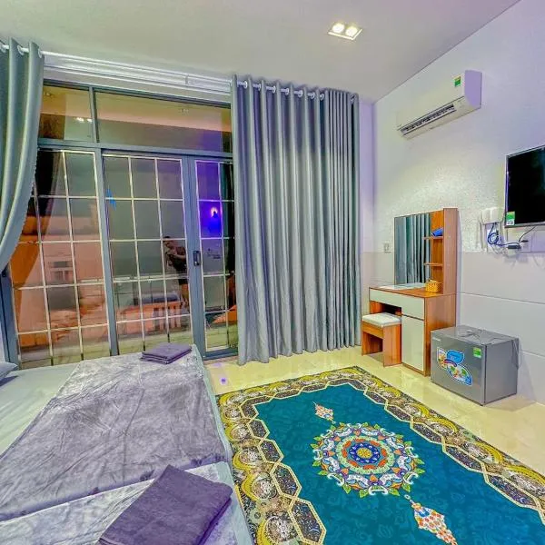 NHÂN TÂY 2 HOTELs，位于芹苴的酒店
