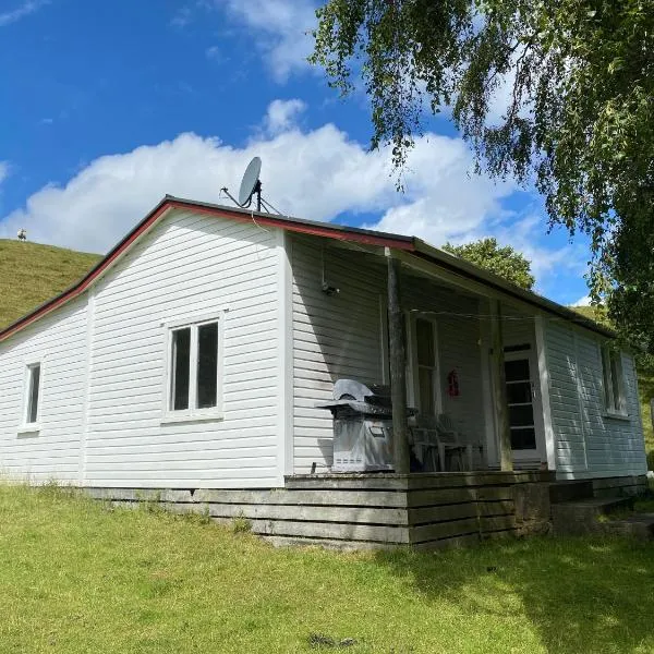 Rustic Cottage Farm Stay，位于Waitahinga的酒店
