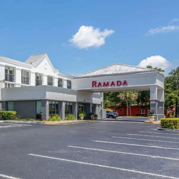 Ramada by Wyndham Altamonte Springs Near I-4，位于奥兰多的酒店