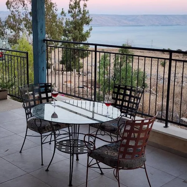 מול הכנרת Over looking the Sea of Galilee，位于Hatzor haglilit的酒店