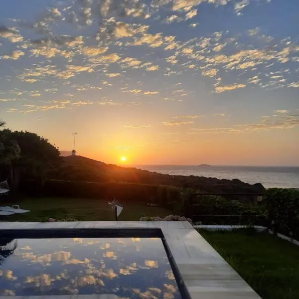 Punta Carnero - Villa de ensueño，位于阿尔赫西拉斯的酒店
