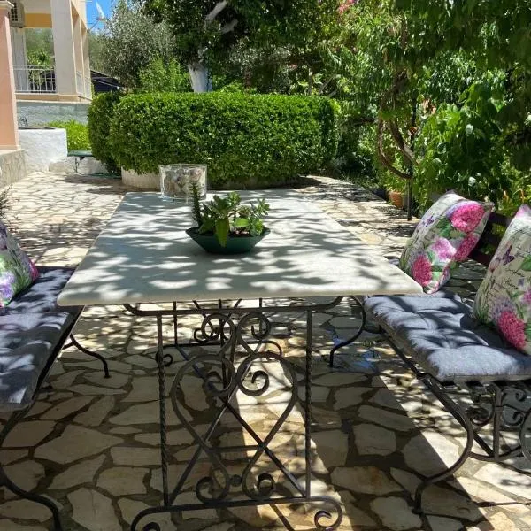 Green Yard Family Holiday Home Sidari Corfu，位于Antipernoí的酒店