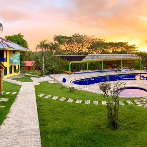 拉卡松纳生态酒店，位于Tribunas的酒店