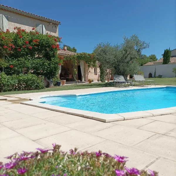 Chambre d'hôte au cœur des Alpilles，位于穆里耶的酒店