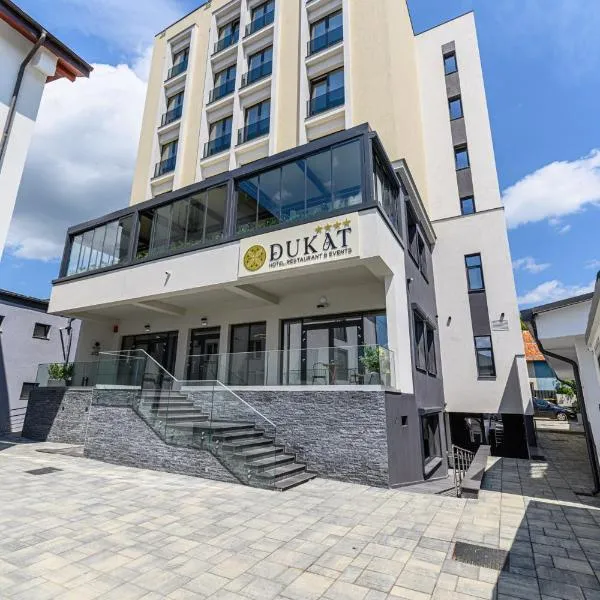 Hotel DUKAT，位于Vîrfu Dealului的酒店
