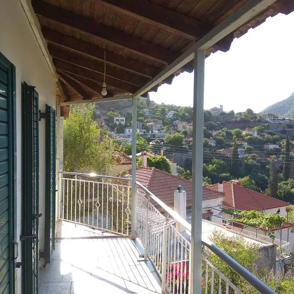 Old House with fantastic view，位于Dhraḯna的酒店